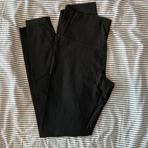 EUC Lululemon Wunder Under Leggings 28”